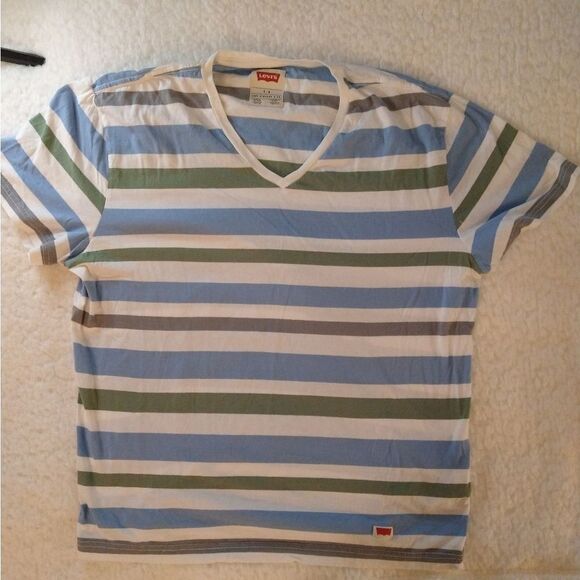 ⬇️⬇️⬇️Levi's Striped V-neck T-shirt - Picture 1 of 4